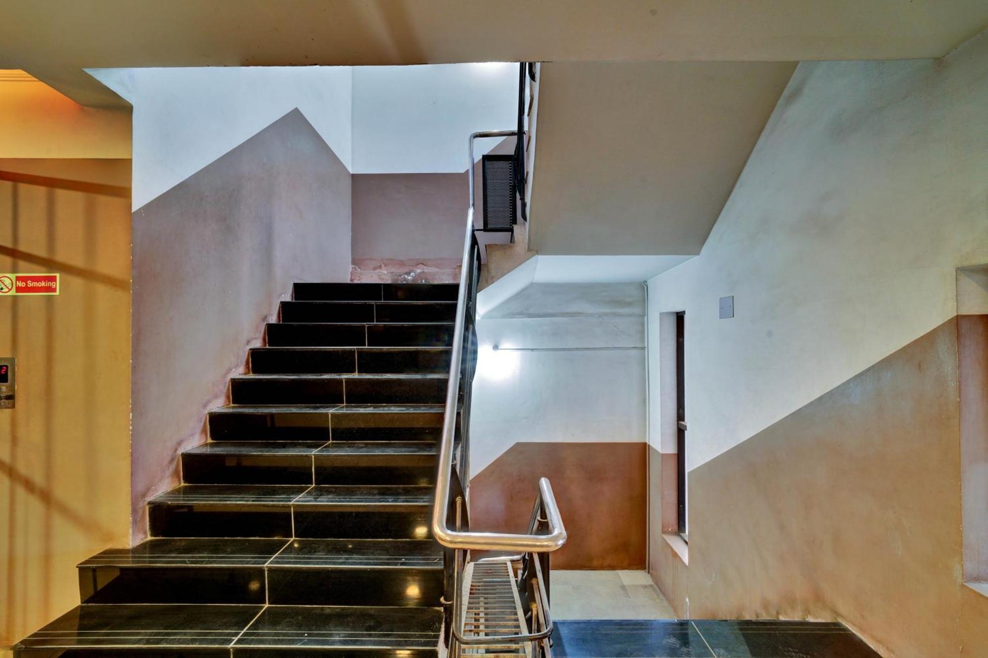 Hotel O Jk Inn Tiruppur Buitenkant foto